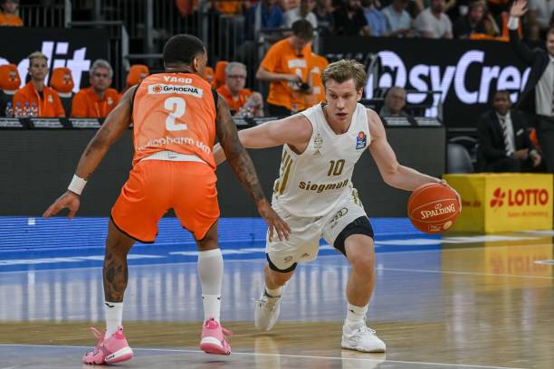 在季后赛中 在季后赛中