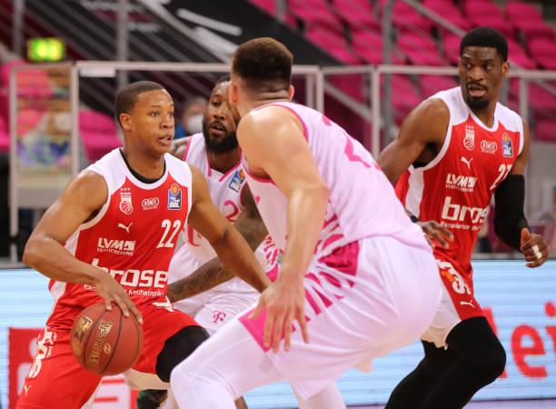 留出足够的 留出足够的