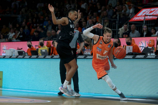 个赛季的冲 个赛季的冲